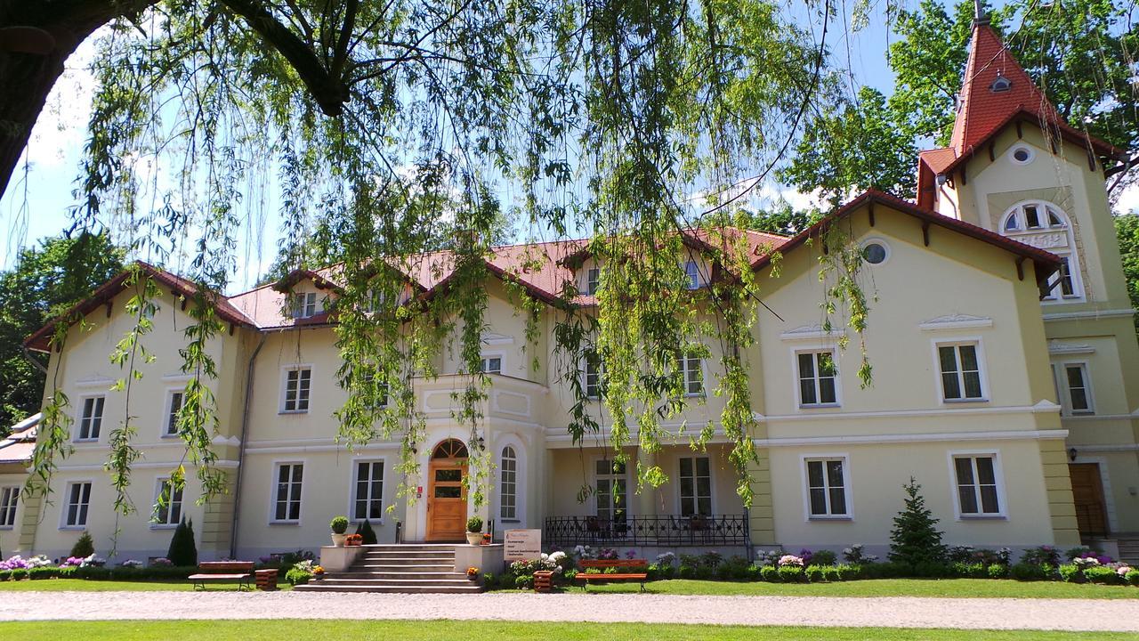 Palac Kobylin Exteriör bild